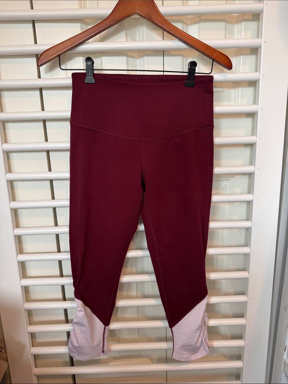 Zella Maroon and Light Pink Cropped Leggings